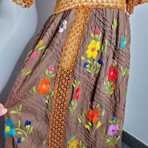 VINTAGE 70s dress‎ brown crochet embroidered bell sleeve maxi cottagecore M - Picture 2 of 10
